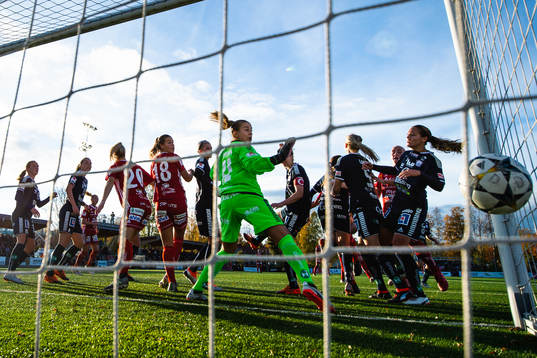 Piteås Julia Karlenäs sätter 2-1 bakom Linköpings