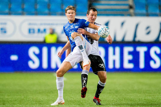 Erling Braut Håland of Molde and Even Hovland of Rosenborg