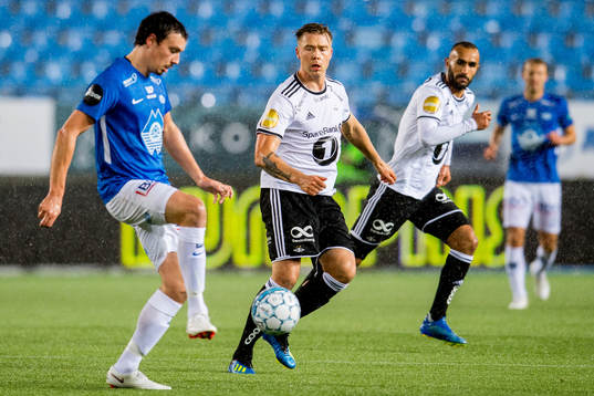 Vegard Forren of Molde and Alexander Søderlund of Rosenborg