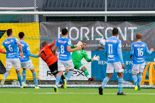 Tomas Kristoffersen of Åsane and goalkeeper Nicklas
