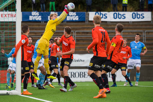Goalkeeper Borger Thomas of Åsane