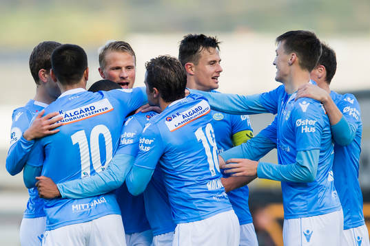 Erixon Danso of Sandnes Ulf celebrates with his teammates
