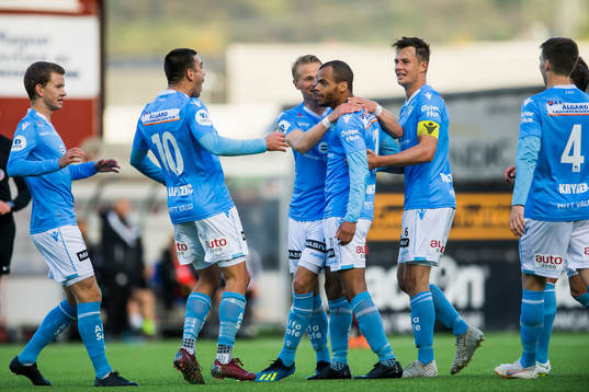 Erixon Danso of Sandnes Ulf celebrates with his teammates