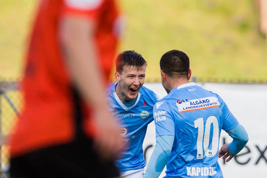 Axel Kryger of Sandnes Ulf celebrates with Sanel Kapidzic