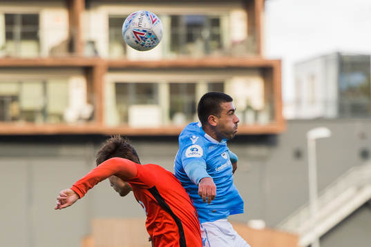 Martin Ueland of Åsane and Sanel Kapidzic of Sandnes Ulf