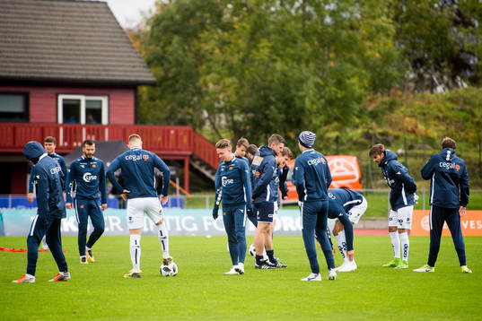 Claes Kronberg and the players of Viking