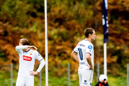 Kristian Thorstvedt and Tommy Høiland of Viking look