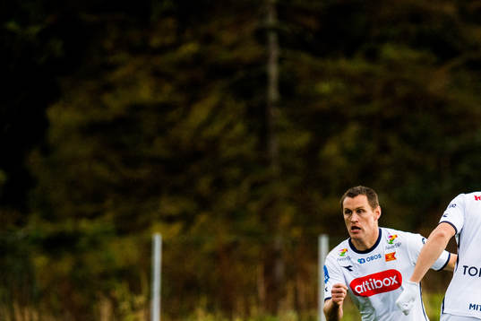 Tommy Høiland of Viking celebrates the 2-1 goal