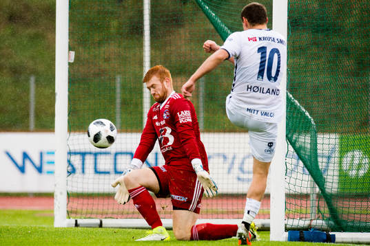 Goalkeeper Renze Fij of Florø and Tommy Høiland of Viking