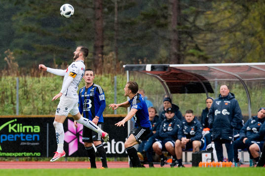 Zlatko Tripic of Viking and Bjarne Berntsen, head coach of