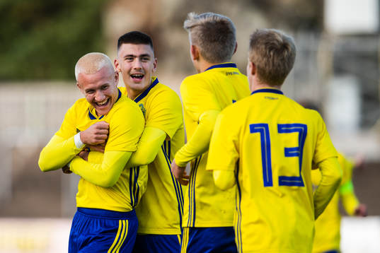 Sveriges Karl Landsten och Tim Prica jublar