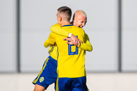 Sveriges Karl Landsten jublar med Tim Prica
