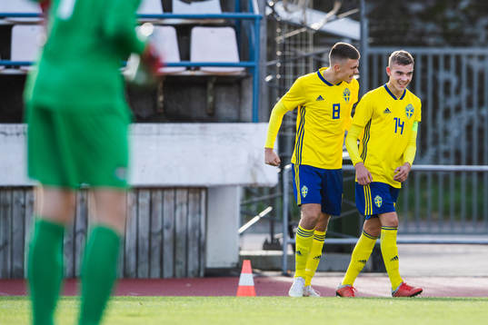 Sveriges Tim Prica jublar med Aleksander Nilsson