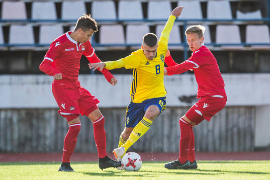 Liechtensteins David Tschupp och Elias Jäger i kamp om