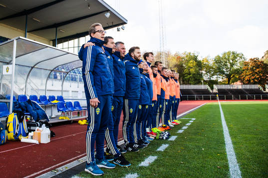 Sveriges förbundskapten Christofer Augustsson med övriga