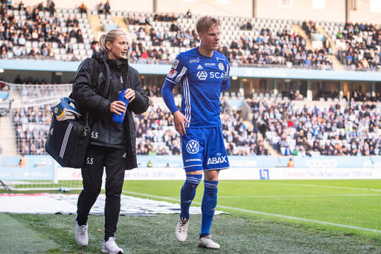 Sundsvalls Eric Björkander lämnar planen