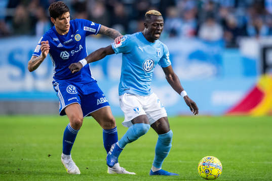 Sundsvalls David Batanero och Malmö FFs Bonke Innocent