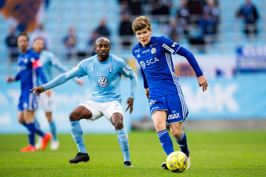 Sundsvalls Oliver Berg och Malmö FFs Fouad Bachirou