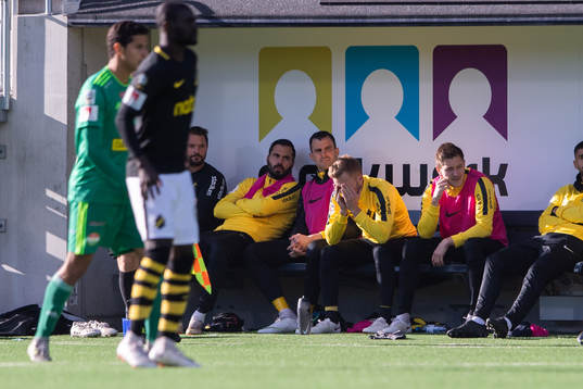 s Nabil Sebastian Larsson på bänken