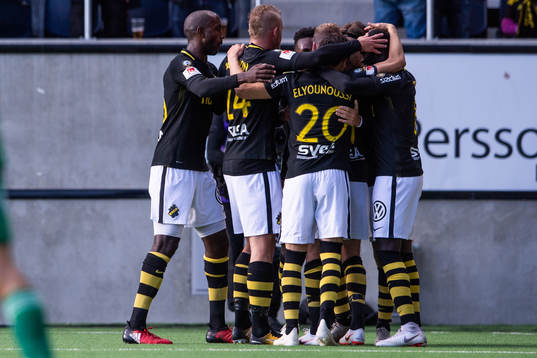 s Kristoffer Olsson blir omkramad