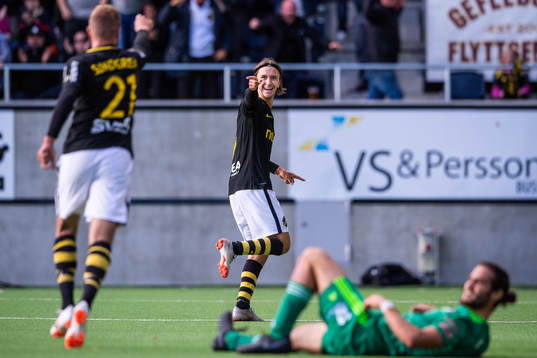 s Kristoffer Olsson jublar