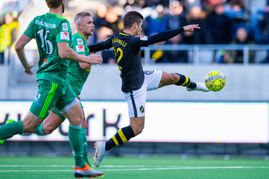 s Nicolas Stefanelli med målchans