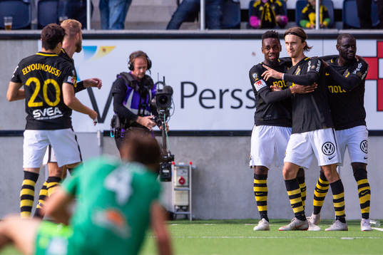 s Kristoffer Olsson blir omkramad