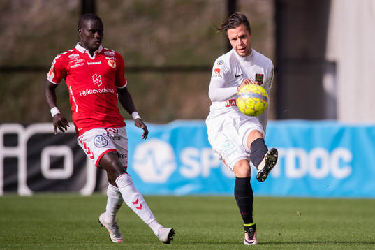 Kalmars Papa Alioune Diouf och Brommapojkarnas Erik Figueroa
