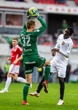 Kalmars målvakt Lucas Hägg-Johansson och Brommapojkarnas