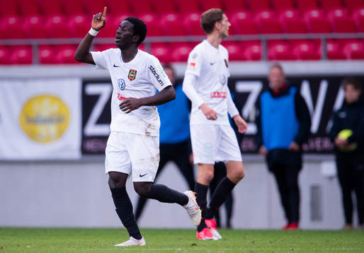 Brommapojkarnas Jack Lahne jublar