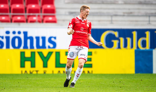 Kalmars Rasmus Elm jublar