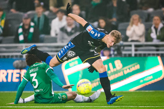 Hammarbys Neto Borges och IFK Göteborgs Carl Starfelt i