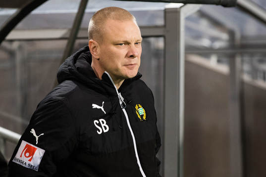 Hammarbys tränare Stefan Billborn innan fotbollsmatchen i