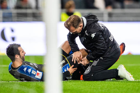 IFK Göteborgs André Calisir får hjälp
