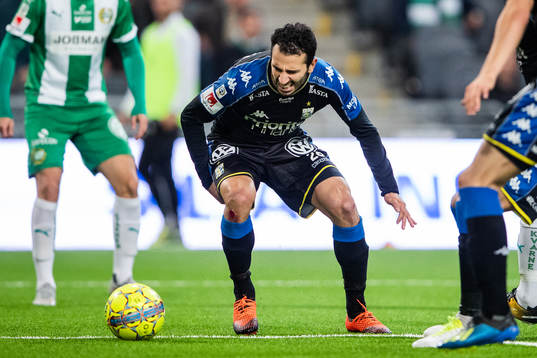 IFK Göteborgs André Calisir tar sig för baksida lår