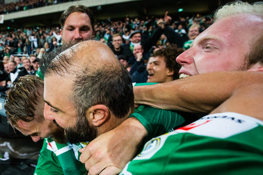Hammarbys David Fällman jublar med Kennedy Bakircioglu