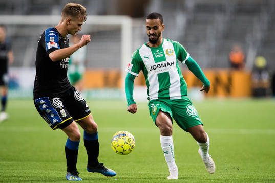 IFK Göteborgs Carl Starfelt i kamp om bollen med Hammarbys
