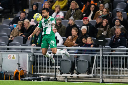 Hammarbys Jiloan Hamad tar ner bollen