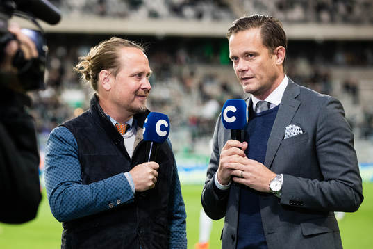 s Jesper Hussfelt och  Jon Persson innan fotbollsmatchen i
