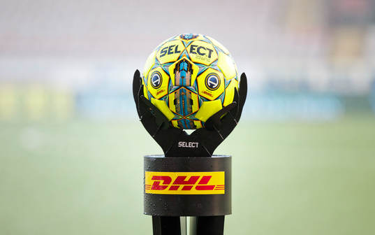 Matchbollen med en DHL dekal