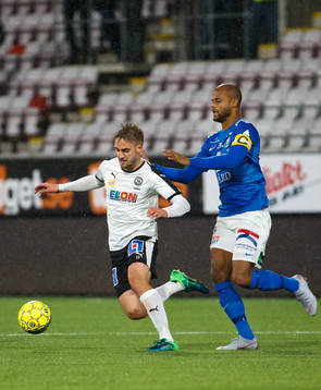 Örebros Johan Mårtensson och Trelleborgs Salif Camara