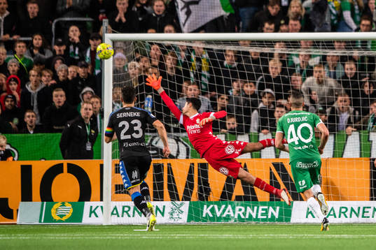 Hammarbys Kennedy Bakircioglu gör 3-0 på frispark ander