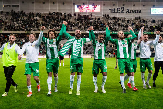 Hammarbys Kennedy Bakircioglu (m) jublar med Jeppe Andersen