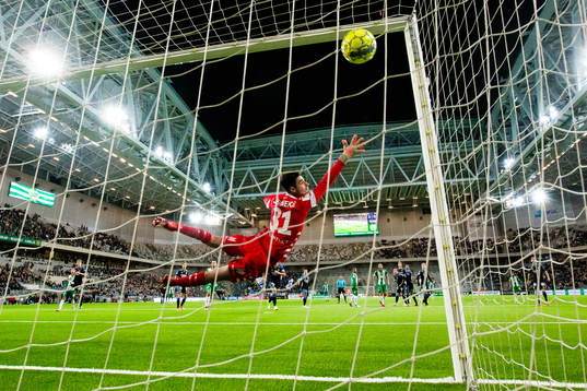 Hammarbys Kennedy Bakircioglu gör 3-0 på frispark bakom