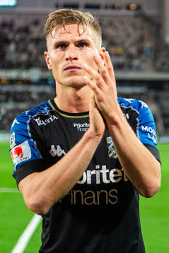 IFK Göteborgs Carl Starfelt tackar publiken