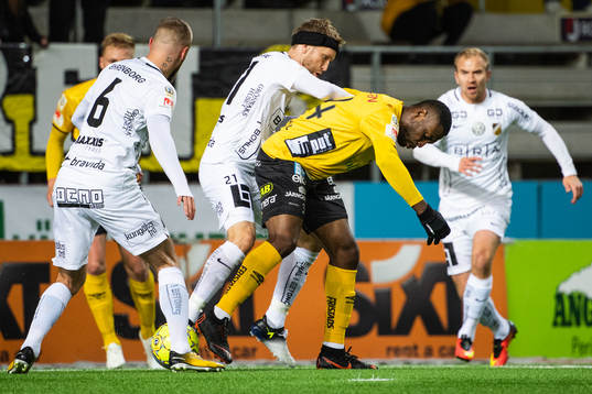 Häckens Rasmus Lindgren och Alexander Faltsetas i kamo med