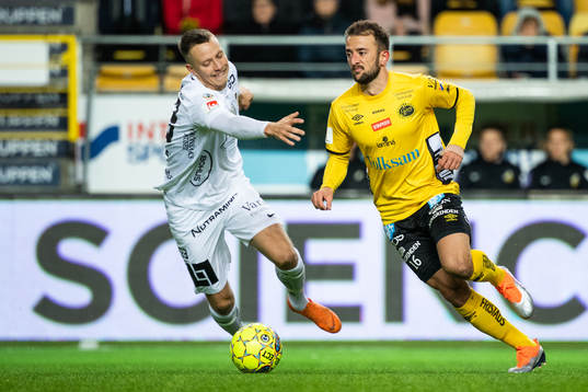Häckens Viktor Lundberg och Elfsborgs Robert Gojani