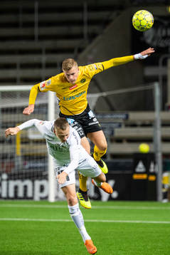 Häckens Viktor Lundberg och Elfsborgs Joakim Nilsson i