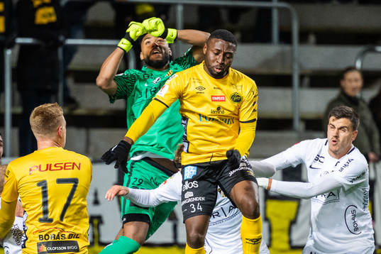 Häckens Jonathan Ursin Rasheed och Elfsborgs Chinedu Obasi