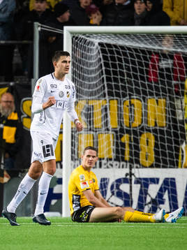 Häckens Alexander Jeremejeff jublar medan Elfsborgs Jon